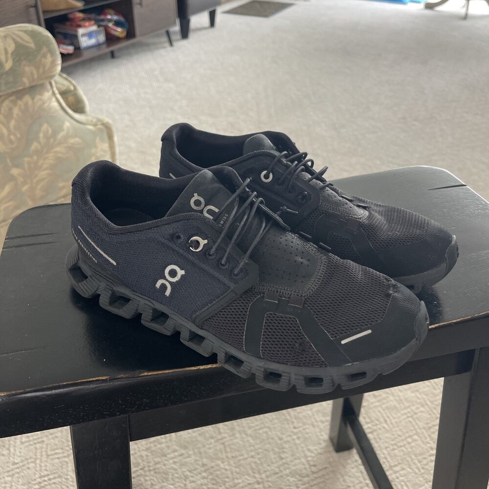 Women On Cloud Black/Black 7.5 M Super Light Weight FLAW